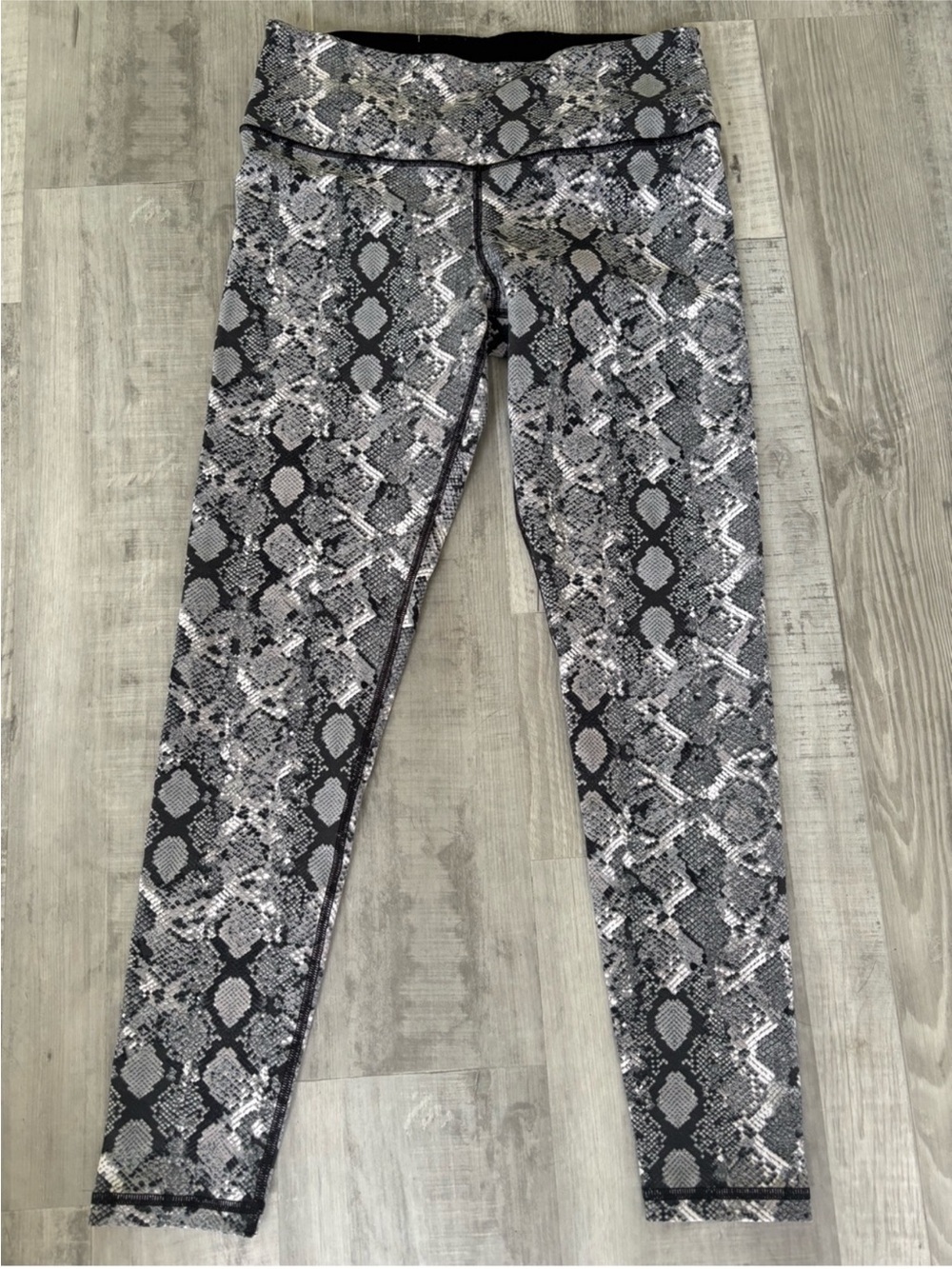 Victoria's Secret Sport Black and White Snake Print Leggings
